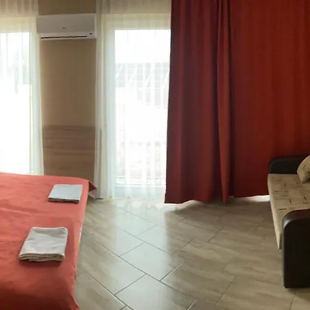 Nautilus Etterem Es Panzio Guest house