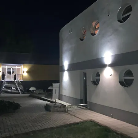 Nautilus Etterem Es Panzio