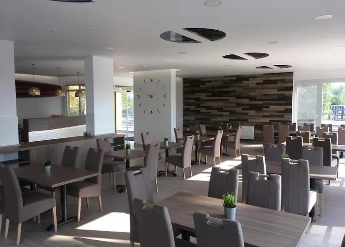 Nautilus Etterem Es Panzio 3* Дабаш