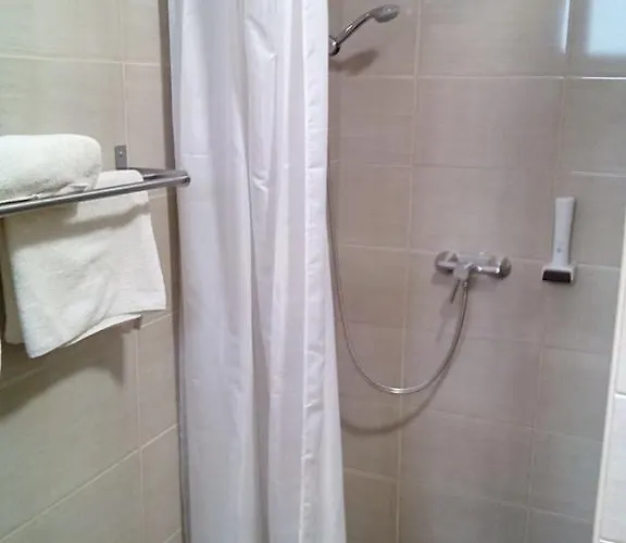 Nautilus Etterem Es Panzio Гостевой дом 3*